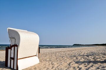 Strandkorb zwischen Lobbe und Thiessow auf Rügen von GH Foto & Artdesign