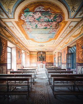 Kapel in Verlaten Italiaans Klooster. van Roman Robroek - Foto's van Verlaten Gebouwen