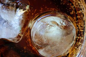 Cubes de glace dans Rivella