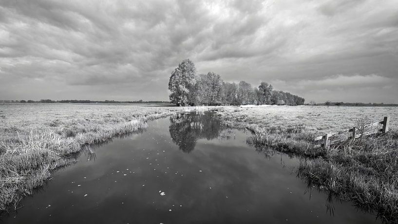 The Hunze Bonnerklap in black and white by R Smallenbroek