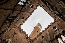 Torre del Mangia, Siena by Jan Schuler