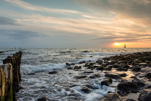 Zonsondergang aan zee