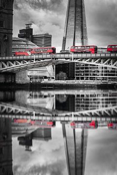 Rode bussen in Londen (kleurensleutel) van BerbadenDigitalArt