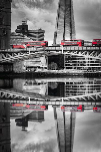 London red busses (color key) by BerbadenDigitalArt