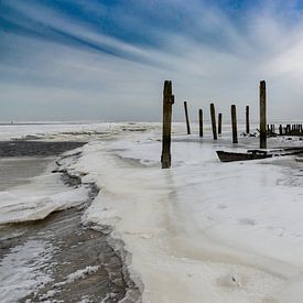 Bevroren Waddenzee bij de oude haven van De Cocksdorp op Texel. by Margreet van Beusichem