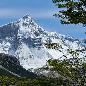Schneebedeckter Gipfel des Cerro San Lorenzo von Christian Peters