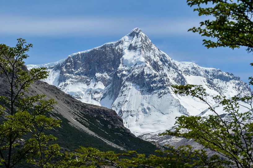 Besneeuwde top van Cerro San Lorenzo van Christian Peters