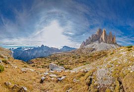 Les Drei Zinnen avec les Cadini de Misurina au loin, Auronzo di Cadore, Belluno, Italie sur Rene van der Meer