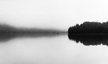 Mist over het meer van Bohinj van Jetske Adams