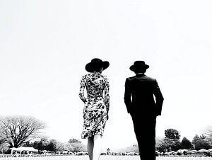 Together into the horizon – a quiet stroll through time