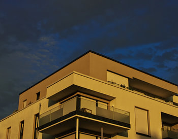 A stunning view of a modern building