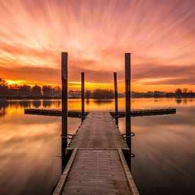 Sunrise at the lake by Bert Beckers