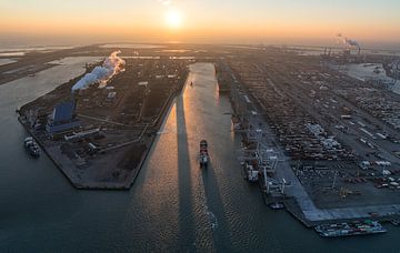 Port of Rotterdam van Luc Buthker