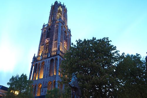 De Dom in Utrecht in Schemering
