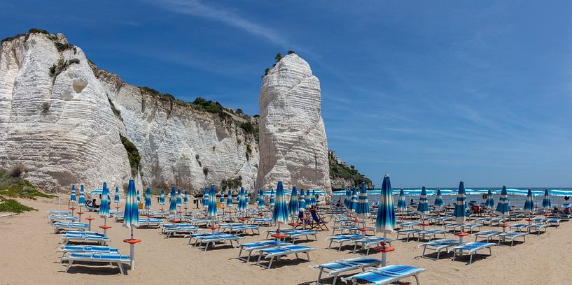 Monolithe (monolithe) Pizzomunno près de Viste, Italie par Joost Adriaanse