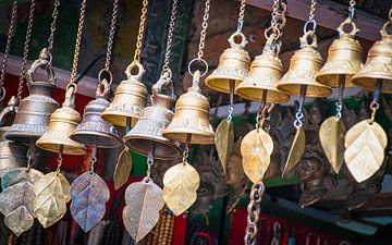 Koperen belletjes in een winkel, Nepal