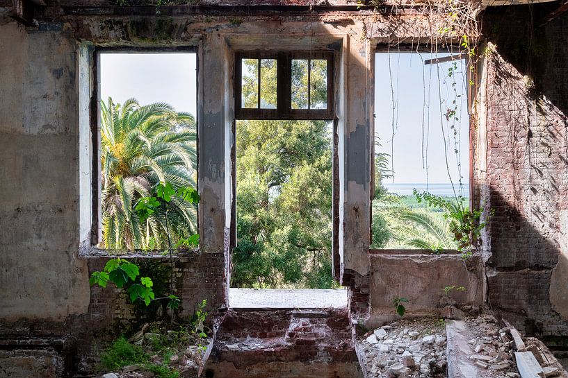 Verlassene Tropenansicht. von Roman Robroek – Fotos verlassener Gebäude