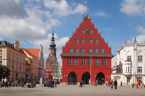 Greifswalder Marktplatz mit Rathaus und Dom