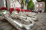 Instrumenten van een muziekkorps op straat van Fotografiecor .nl thumbnail
