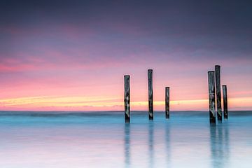 Serene Rust aan de kust! van Maikel Dijkhuis