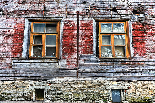 Spookachtig, verlaten woonhuis in Tallinn - Estland