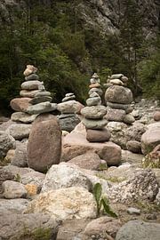 Steinerne Männer, die dir den Weg zeigen von Saranda in t Veld Fotografie