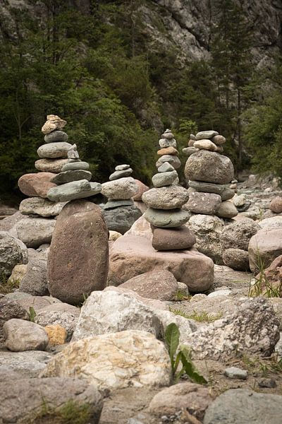 Steinerne Männer, die dir den Weg zeigen von Saranda in t Veld Fotografie