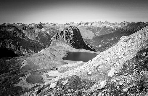 Ein eindrucksvolles Naturbild aus den Lechtaler Alpen, geprägt von schroffen Gipfeln, klarer Bergluft und unberührter Wildnis.