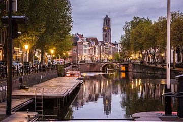 Der Dom Tower mit Oudegracht in Utrecht