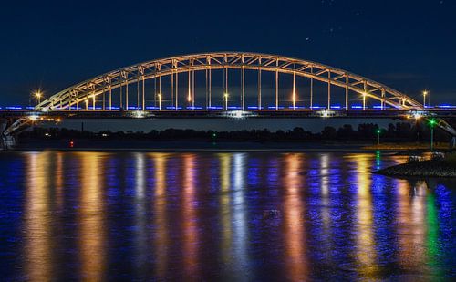 Accident sur le pont Waal à Nijmegen.