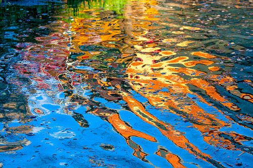 Tanzendes Farbenspiel