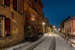 Elsloo in de avond in de winter met sneeuw