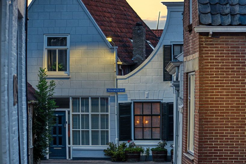 Nieuwstraat in de avond van Joran Quinten