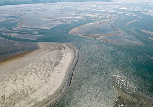 Droogvallende zandplaten tijdens eb in de Waddenzee