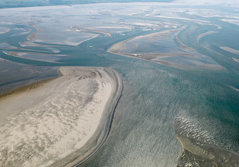 Droogvallende zandplaten tijdens eb in de Waddenzee van Sky Pictures Fotografie
