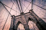 Brooklyn Bridge in zachte tinten van Bert Nijholt thumbnail