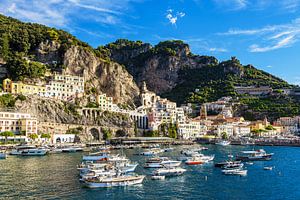Blick auf Amalfi an der Amalfiküste in Italien