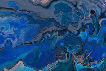 Flüssige Farben: Blaue Ströme von Marjolijn van den Berg