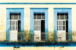 Gebäude Fassade mit Balkon und Türen in Agra dos Reis in Brasilien