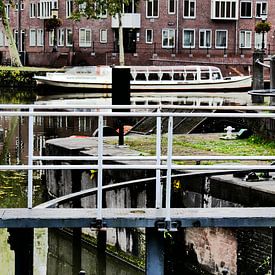 Utrecht - Écluse et bateau de canal sur Wout van den Berg