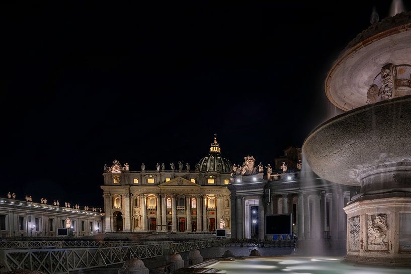 Springbrunnen auf dem Petersplatz (Piazza San Pietro) von Rene Siebring