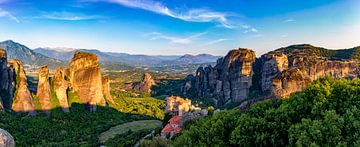 De waanzinnig omgeving waarin de Meteora kloosters liggen van Ferdinand Mul