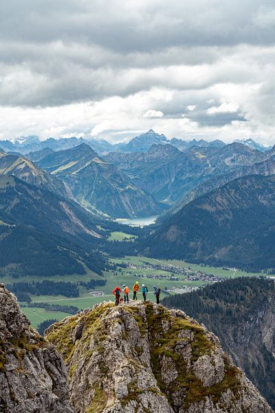 Climbers on the Aggenstein summit with a view of the Vilsalpsee and the Hochvogel by Leo Schindzielorz