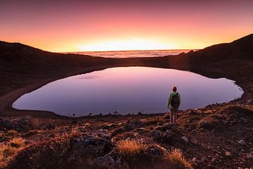 Blue Lake bei Sonnenaufgang, Tongariro National Park, Neuseeland von Markus Lange