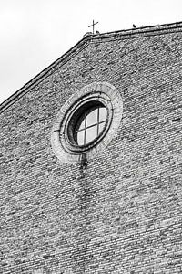 Rundes Kirchenfenster in San Gimignano | Italien