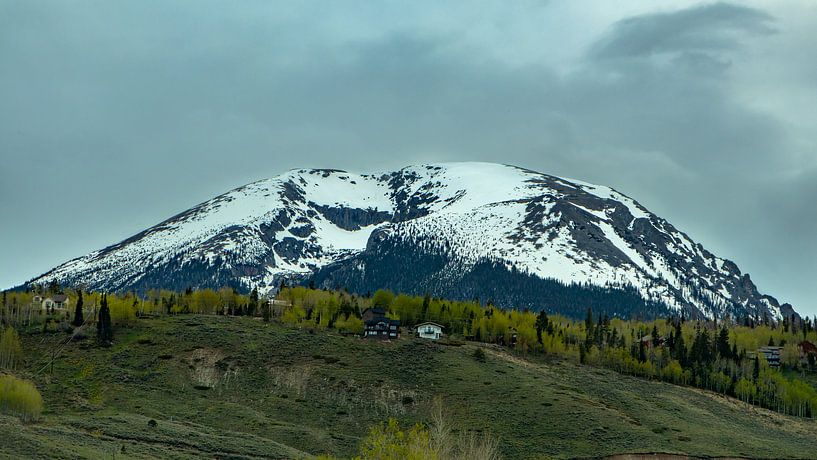 Besneeuwde bergtop by Donny Kardienaal