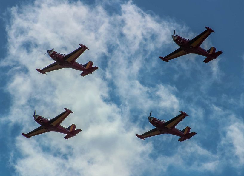 LUCHTDEFILÉ van Glenn Collyns