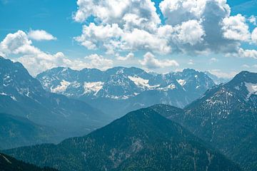 Uitzicht op de Tiroolse Alpen van Leo Schindzielorz