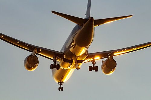 Een Dreamliner vliegt naar de zon