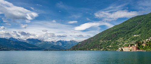 Uitzicht op de baai van Bellano aan het Comomeer